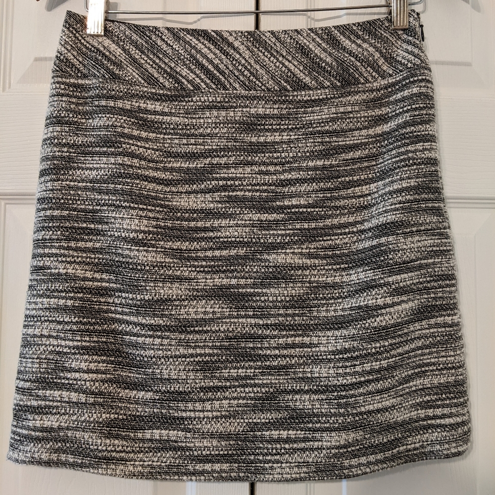 Loft Black and White Skirt Size 2 Petite
